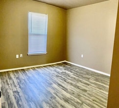 332 37th St in Lubbock, TX - Building Photo - Building Photo