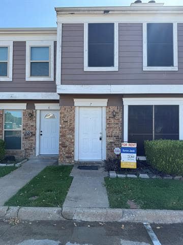 property at 717 Lee St