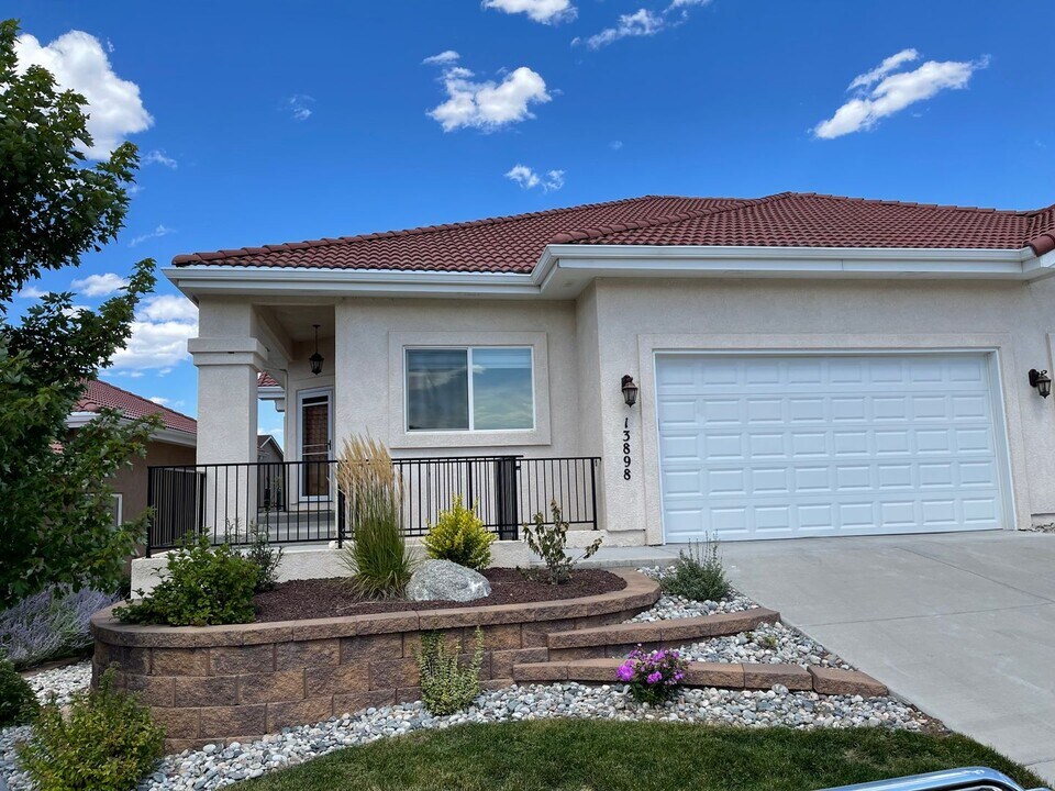 13898 Paradise Villas Grove in Colorado Springs, CO - Building Photo