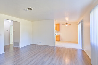 Garden Terrace in Fairfield, CA - Foto de edificio - Interior Photo