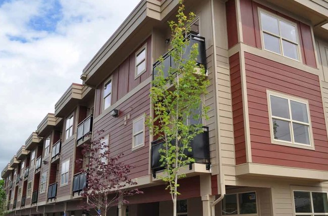 Louis York Apartments in Portland, OR - Building Photo - Building Photo