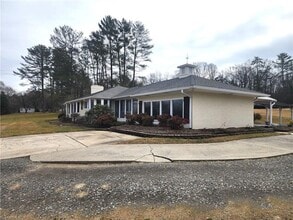 146 Siloam Rd in Mount Airy, NC - Building Photo - Building Photo