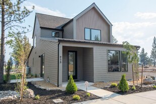 971 W Linda Ave in Sisters, OR - Building Photo