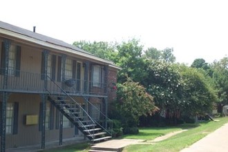 Carriage House in Memphis, TN - Foto de edificio - Building Photo