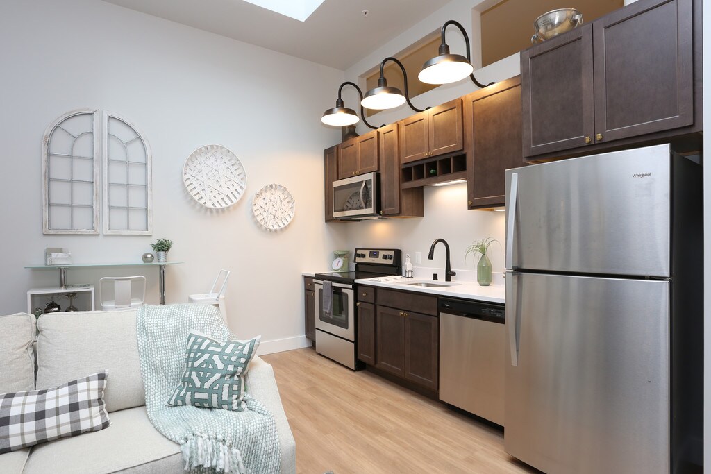 Plankinton Clover Milwaukee, WI Apartments