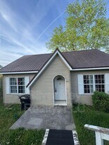 212 S Jackson St in Athens, TN - Building Photo