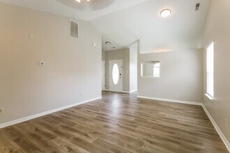 1352 E McClarnon Dr in Greenfield, IN - Building Photo - Building Photo