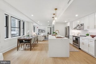 135 S 19th St in Philadelphia, PA - Building Photo