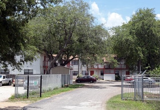 11713-11715 N 15th St in Tampa, FL - Building Photo - Building Photo