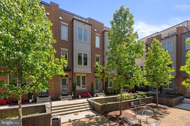property at 820 Thompson Cres