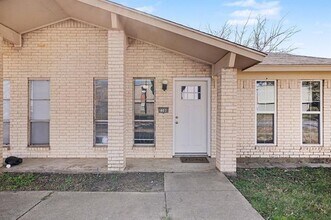 7700 Mary Dr in North Richland Hills, TX - Foto de edificio - Building Photo