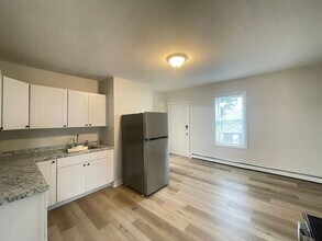124 Beech St in Manchester, NH - Building Photo - Building Photo