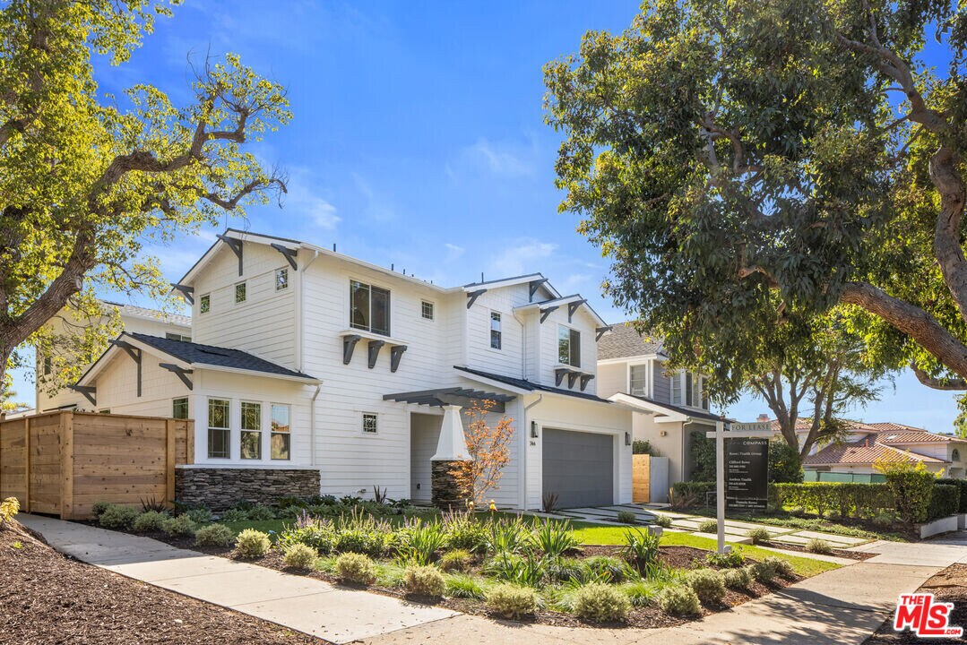 744 N Almar Ave in Los Angeles, CA - Building Photo