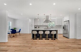 16127 Hartsook St in Los Angeles, CA - Building Photo - Building Photo