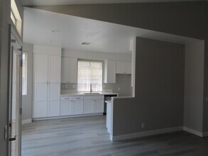24064 Verdun Ln in Murrieta, CA - Foto de edificio - Building Photo