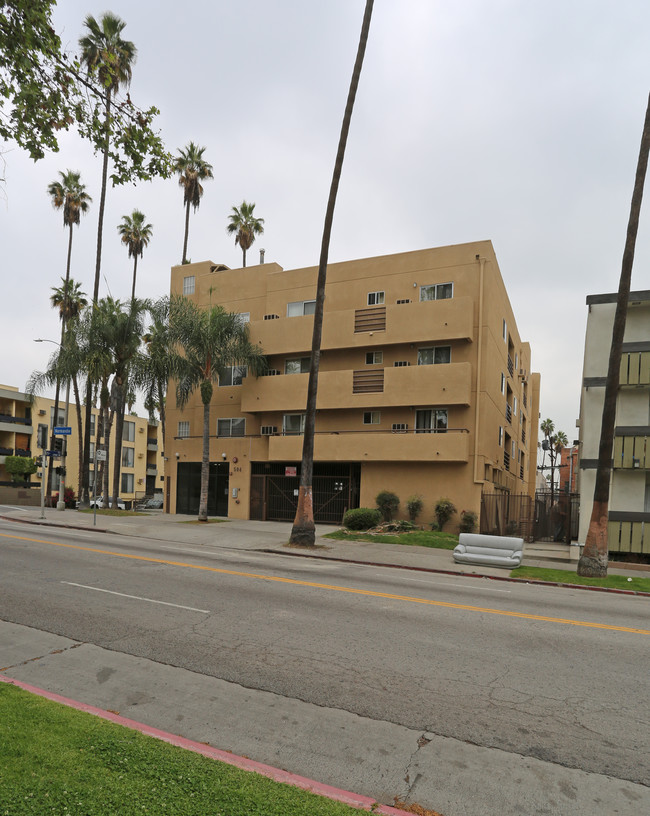 504 S Normandie Ave in Los Angeles, CA - Building Photo - Building Photo