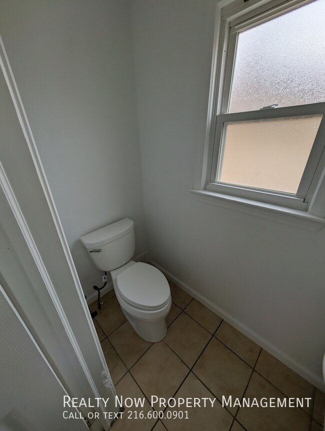 15703 Turney Rd in Maple Heights, OH - Building Photo - Building Photo