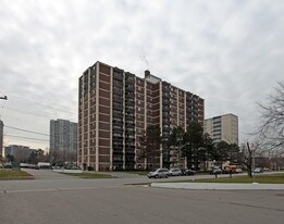 La Corona in Toronto, ON - Building Photo