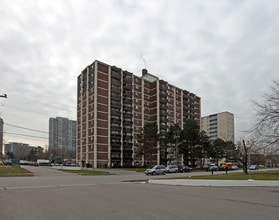 La Corona in Toronto, ON - Building Photo - Building Photo