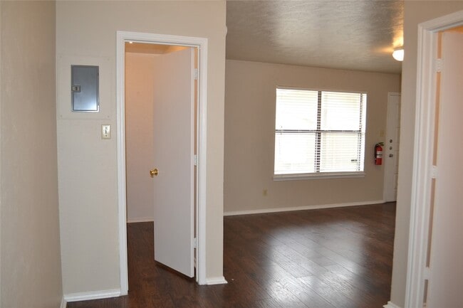 2526 W Prairie St, Unit 208 in Denton, TX - Building Photo - Building Photo