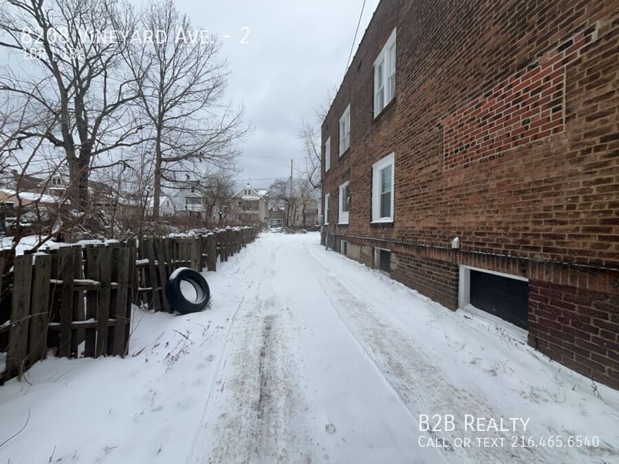 8208 Vineyard Ave in Cleveland, OH - Building Photo
