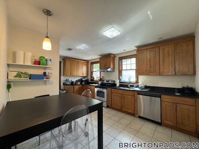 138 Nonantum St in Boston, MA - Building Photo - Building Photo