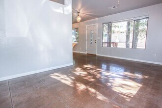 202 Robinson Dr in Prescott, AZ - Foto de edificio - Building Photo