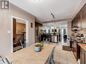 8 Mastwood Crescent in Toronto, ON - Building Photo - Building Photo