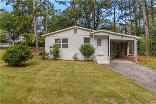 695 Trout St in Marietta, GA - Building Photo