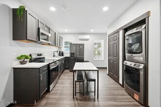 1368 Central Ave in Albany, NY - Foto de edificio - Building Photo