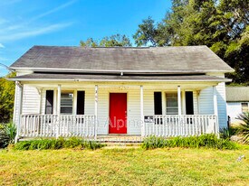 208 School St in High Shoals, NC - Building Photo