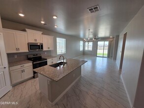3032 San Jenaro Dr in Las Cruces, NM - Building Photo - Building Photo