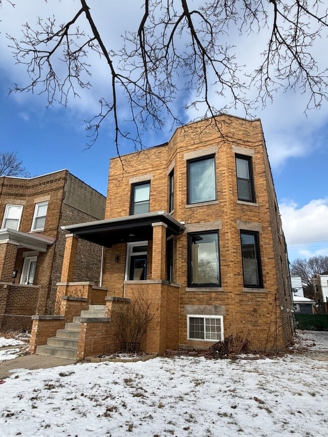 property at 5252 W Berteau Ave