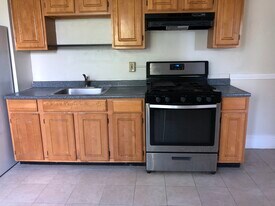 183 Harvard St, Unit 3 in Cambridge, MA - Building Photo