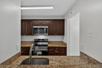 913 Meadows Cir in Boynton Beach, FL - Building Photo - Building Photo