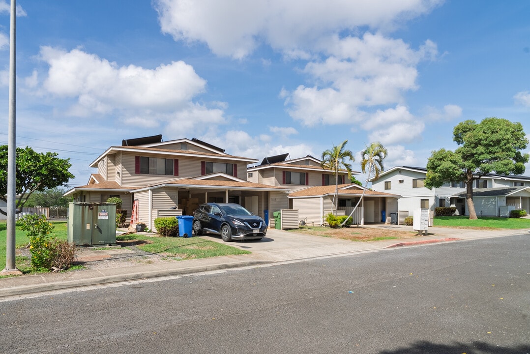 Caitlin Park in Honolulu, HI - Building Photo