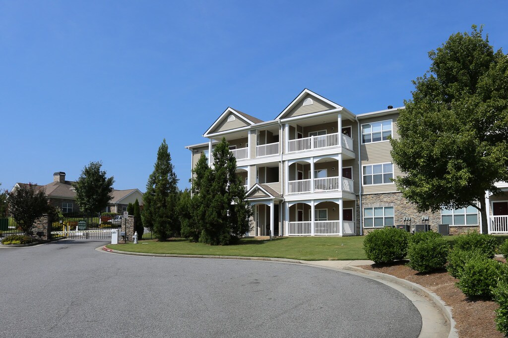 The Columns at Pilgrim Mill Apartments in Cumming, GA