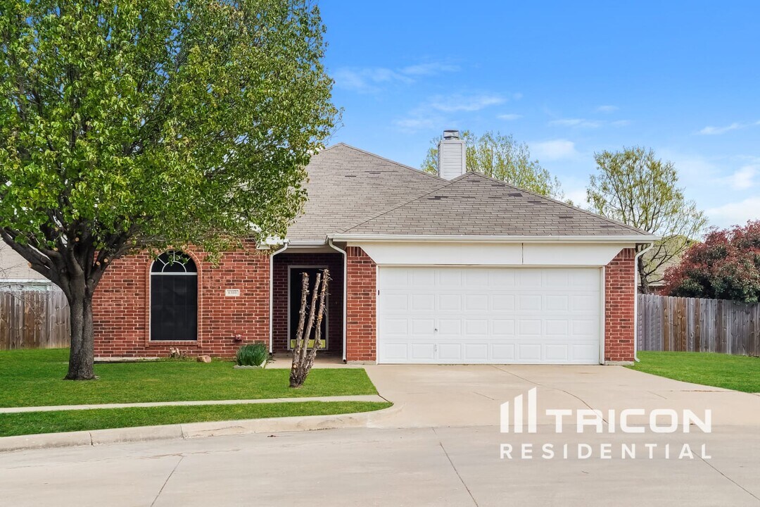 6300 Downeast Dr in Fort Worth, TX - Building Photo