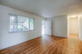 801 W 9th St in Santa Rosa, CA - Building Photo - Building Photo