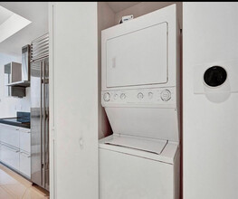 18201 Collins Ave, Unit 1201 in Sunny Isles Beach, FL - Foto de edificio - Building Photo