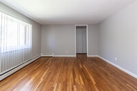 Wickham Gardens Condominiums in East Hartford, CT - Foto de edificio - Interior Photo