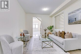 328 Valleyway Dr in Brampton, ON - Building Photo - Building Photo