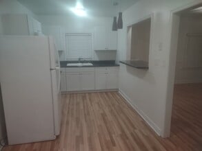 3022 Earhart Rd in Hermitage, TN - Foto de edificio - Building Photo