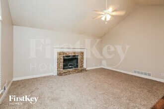 221 Cherokee Springs Way in Woodstock, GA - Foto de edificio - Building Photo