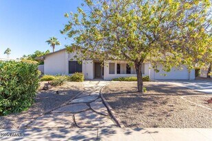 10021 N 74th Pl in Scottsdale, AZ - Building Photo