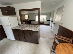 12 Saran Ave in Bedford, MA - Building Photo - Building Photo