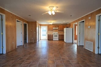 210 Lee St in Martin, TN - Building Photo - Building Photo