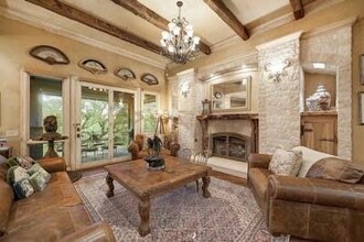 2305 Barton Creek Blvd, Unit 011 in Austin, TX - Building Photo - Building Photo