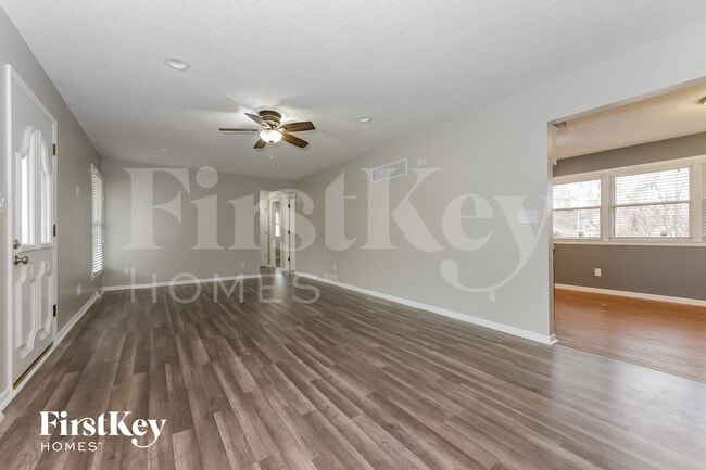 716 SW Williams St in Lee's Summit, MO - Foto de edificio - Building Photo