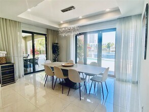513 Palm Dr in Hallandale Beach, FL - Building Photo - Building Photo